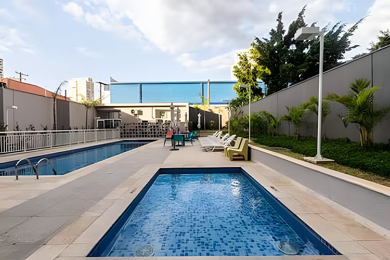 Apto 2q 100m Metrô c/ Piscina